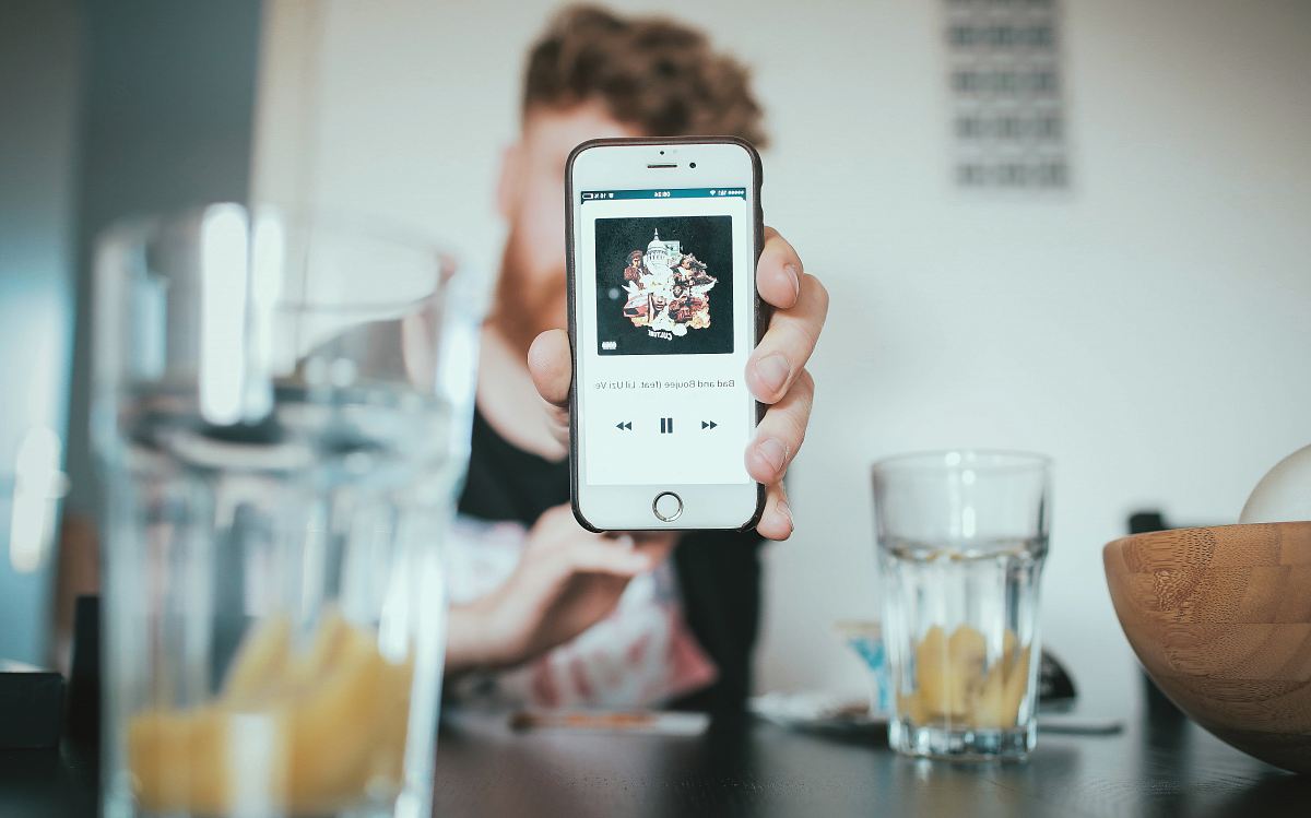 person holding silver iPhone 6